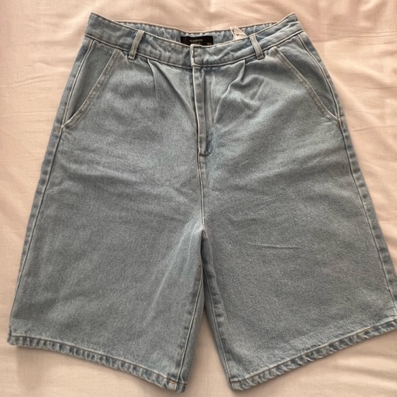 Reserved - Bermuda Shorts - Picture 1 of 5